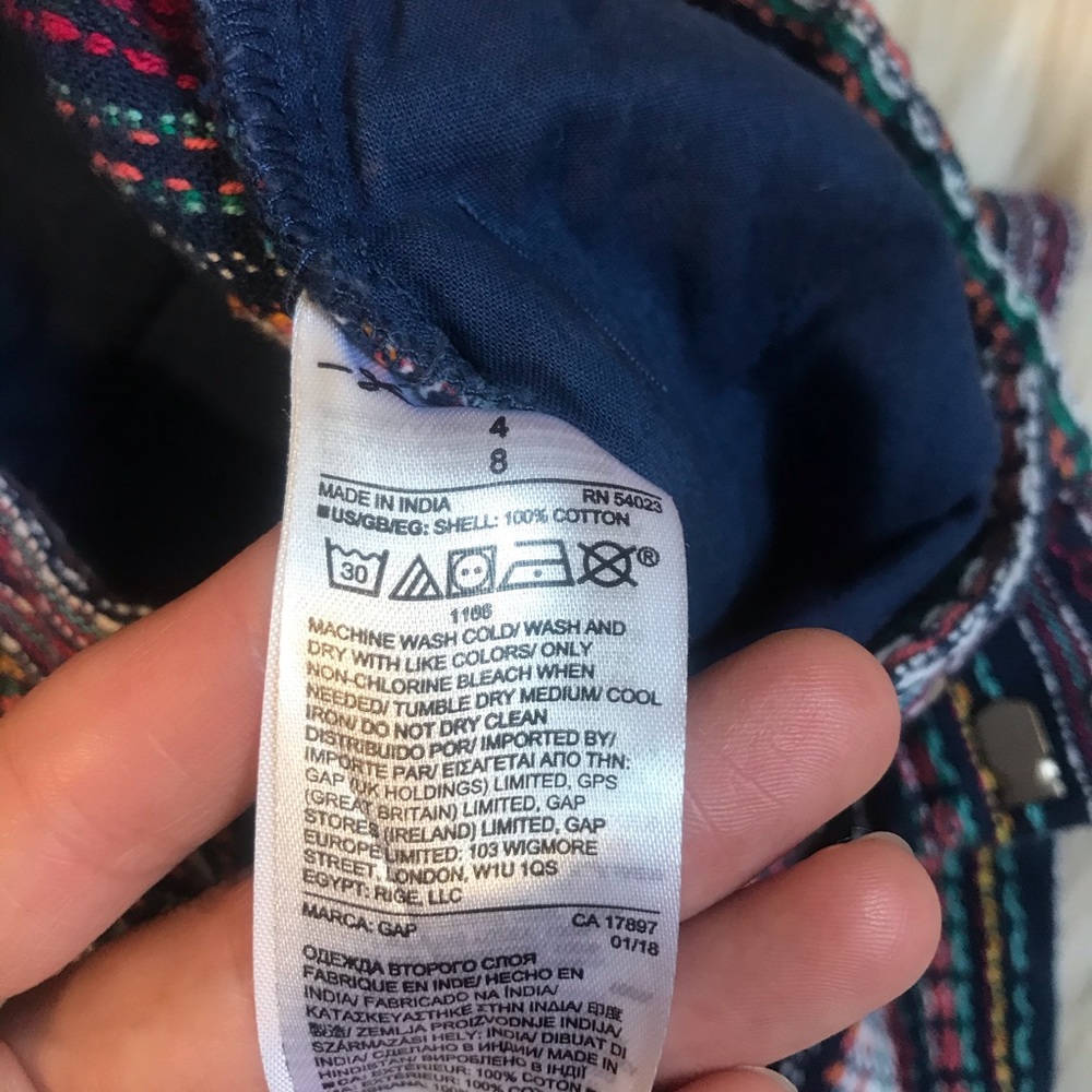 GAP Mid Rise City Short - Picture 5 of 5